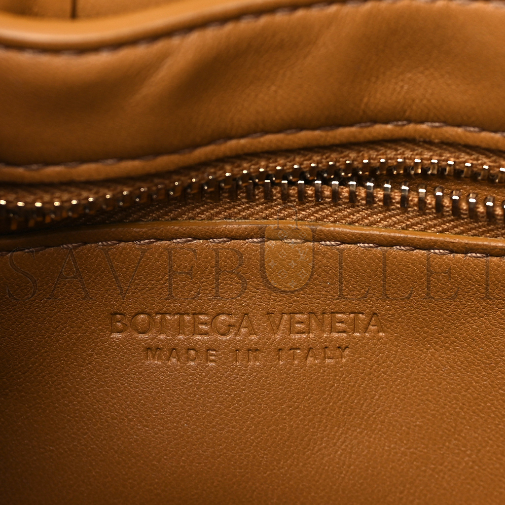 BOTTEGA VENETA NAPPA MAXI INTRECCIO PADDED CASSETTE CROSSBODY BAG CARAMEL  (26*18*8cm)