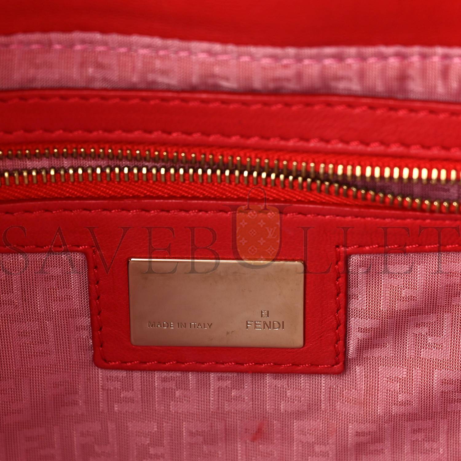 FENDI NAPPA LOGO EMBOSSED BAGUETTE RED (26*14*4cm)